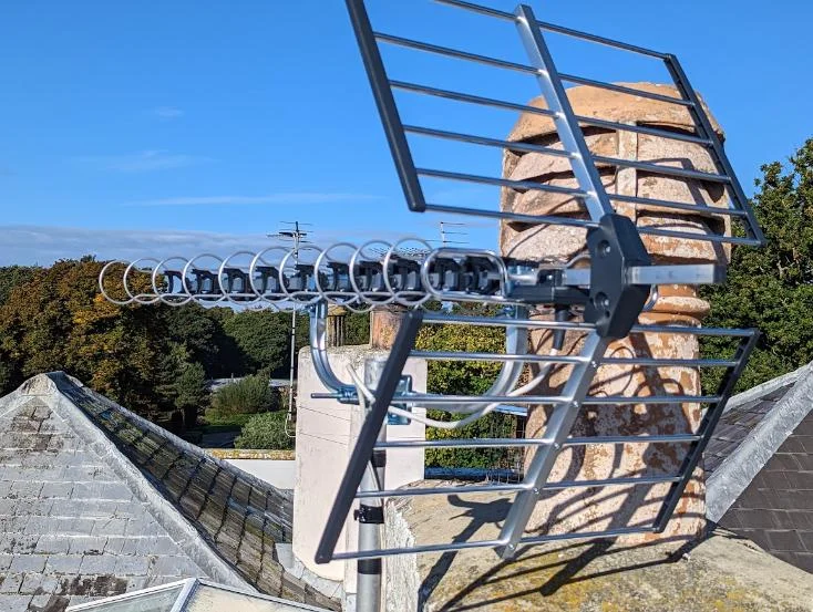 Satellite installation